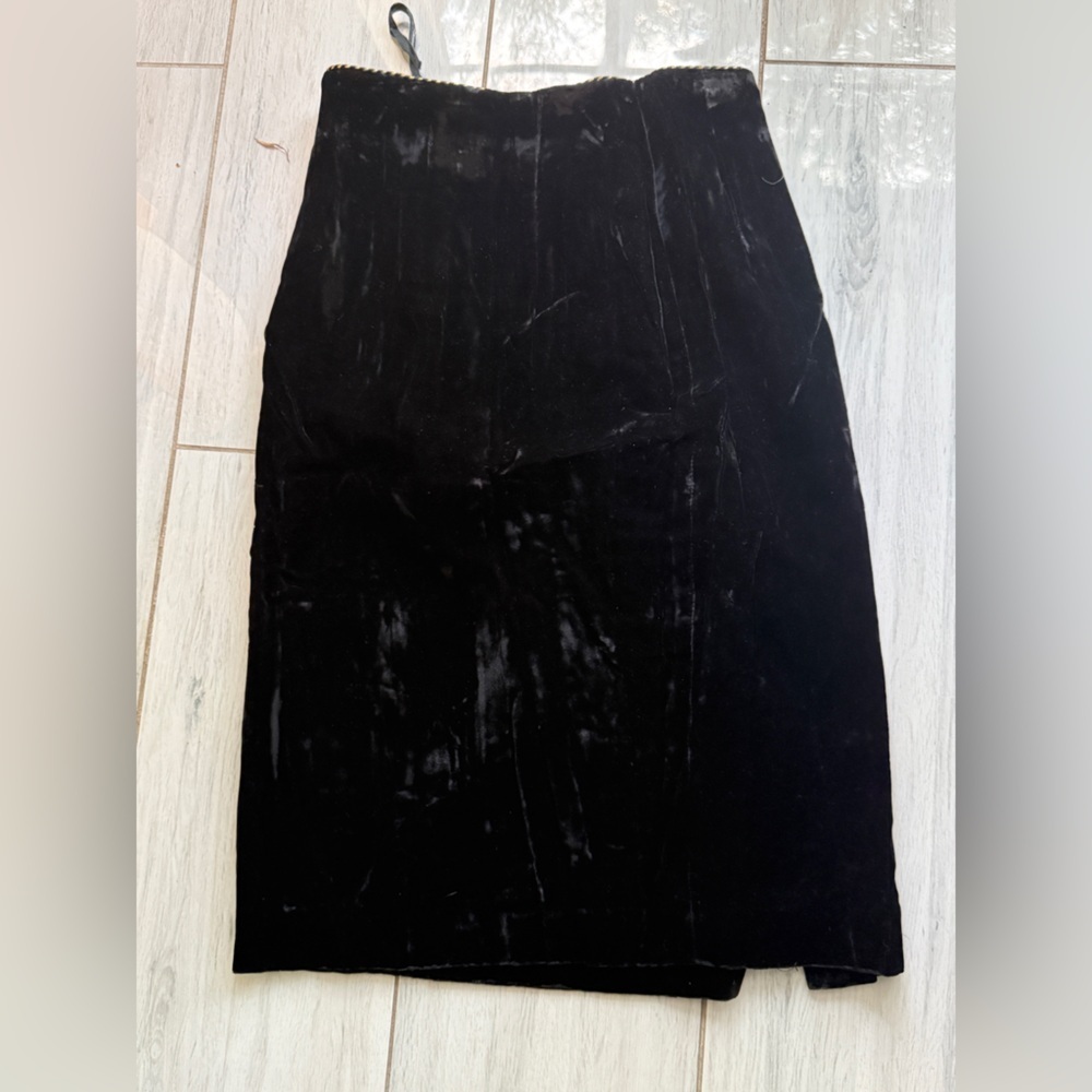 Breckenridge Black with Gold Trim Apparel Velvet 4